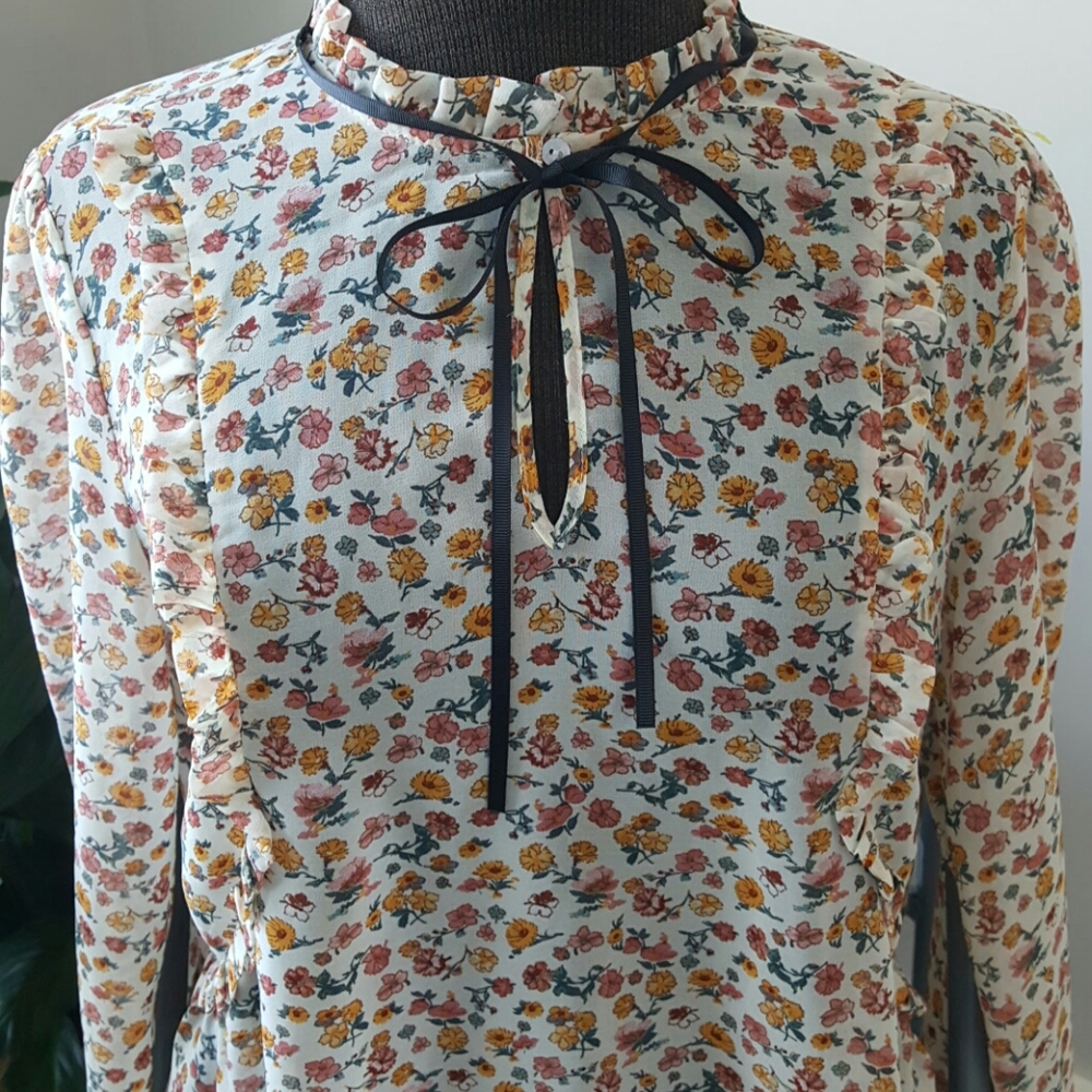 STRADIVARIUS Ruffle Floral Blouse- Large - Picture 2 of 8